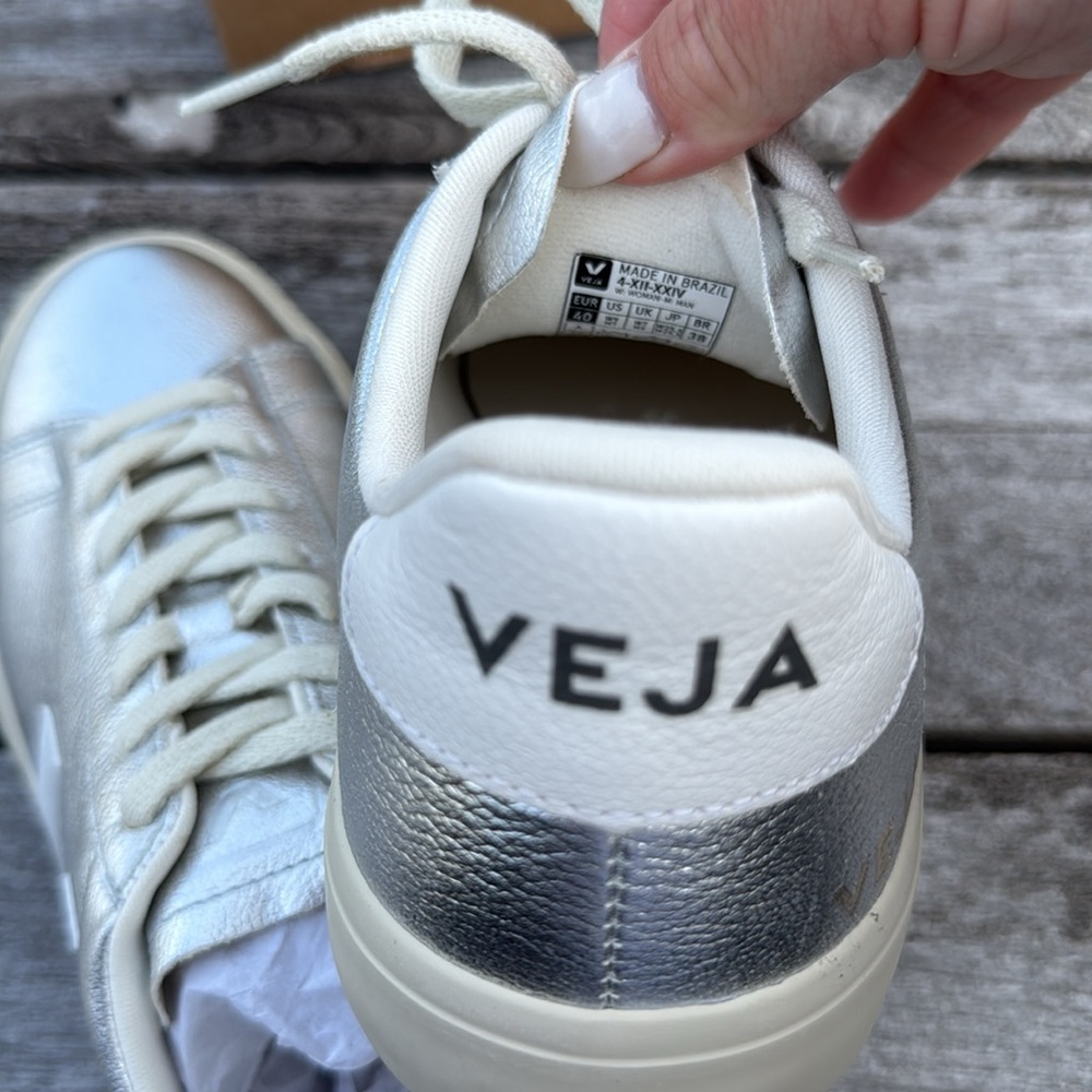 Veja Silver Metallic Low-Top Sneakers - Picture 7 of 10
